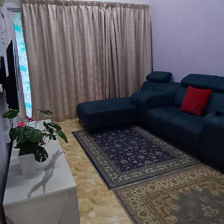 Homestay Lestari Klia Sepang Exterior photo