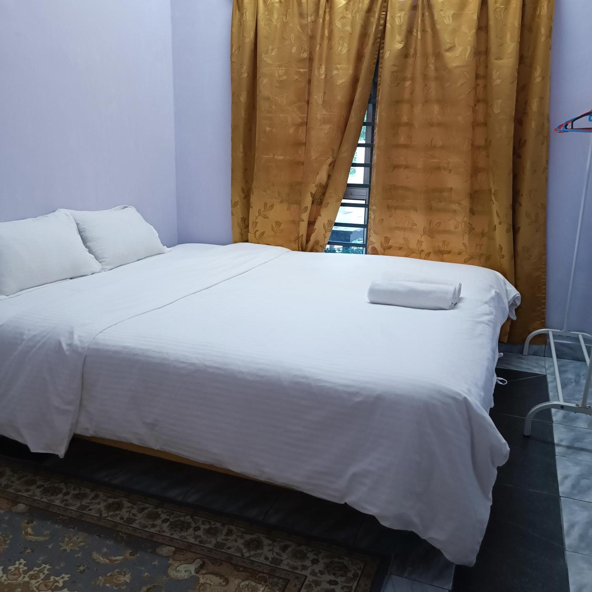 Homestay Lestari Klia Sepang Exterior photo